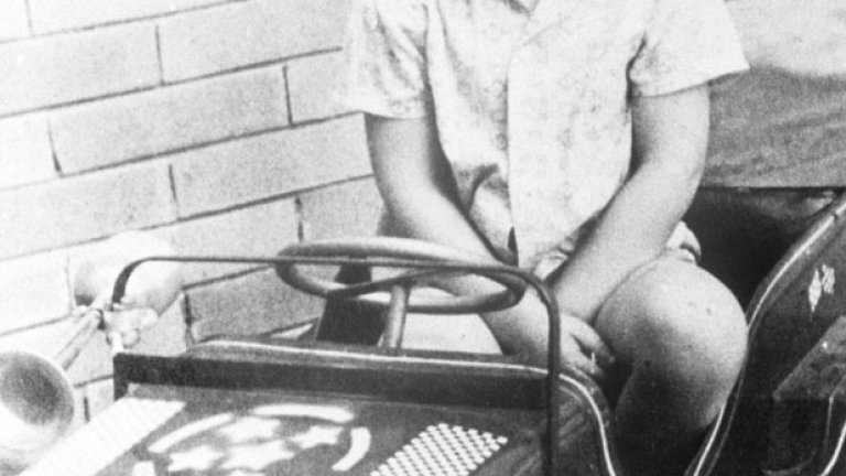 Сена на 3 години. Вече е ясно - футболист или автомобилен състезател. В Бразилия децата мечтаят за едно от двете.