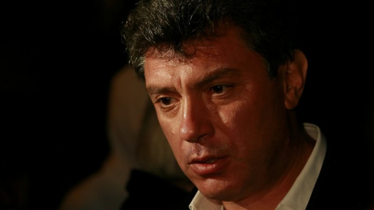 Борис Немцов бе застрелян по време на разходка с приятелката си Анна Дурицкая, която обаче не е видяла лицата на извършителите