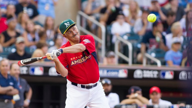 Фъстъците на Роли Фингърс
Легендарният питчър се пенсионира през 1985-а като трикратен шампион с милиони долари в банковата си сметка. За по-малко от 5 години обаче той успява да профука цялото си богатство и да обяви банкрут. Единствената инвестиция, с която може да се похвали е стопанство за шам-фъстък.