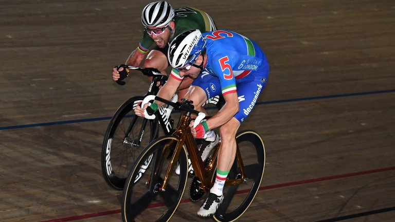 Легенда в колоезденето е в болница със счупени ребра след тежко падане (видео)