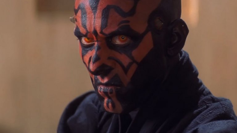 6. Дарт Мол  - "Епизод 1: Невидима заплаха" може за голяма част от феновете да е най-слабият филм от поредицата, но едно нещо в него определено е на ниво – Дарт Мол, ученикът на Дарт Сидиъс и майстор на боравенето на светлинен меч с две остриета.
В края на филма Мол доказва мощта на ситите и успява да срази учителя-джедай Куай-Гон Джин (Лиъм Нийсън), преди младият Оби-Уан Кеноби (Юън Макгрегър) да го разполови на две. Не много известен факт за зрителите обаче е, че Мол оцелява. Той е открит от друг представител на своята раса – Саваж Опрес. Вече с роботизирани крака, Мол започва да търси отмъщение в епизодите на "Star Wars: Clone Wars" и се изправя отново срещу Кеноби. Същевременно постига и други успехи, с които доказва, че се е измъкнал от сянката на Сидиъс.
Последната му поява беше в епизоди на друг анимационен сериал - "Star Wars: Rebels". На телевизионния екран историите около Мол са може би най-интересните и добре развити, което му печели и тази позиция.