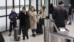 Като заклет демократ държа да заявя, че съм против бомбардирането