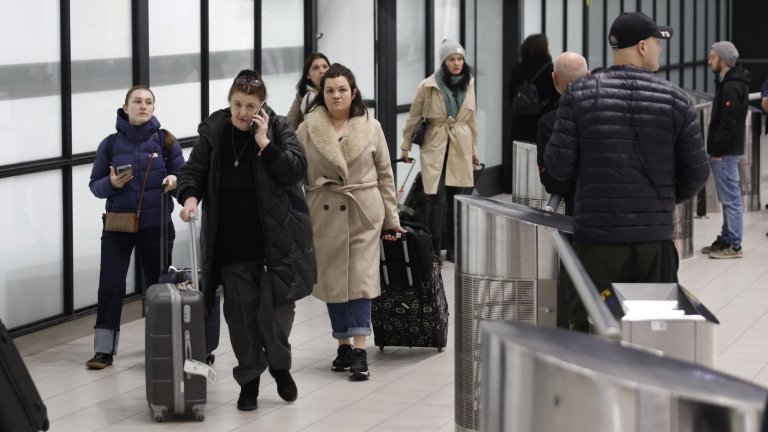 Като заклет демократ държа да заявя, че съм против бомбардирането