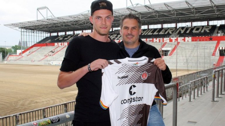 22-годишният Марвин Дукш подписа тригодишен договор, пристигайки от Борусия Дортмунд. Но къде е треньорът?