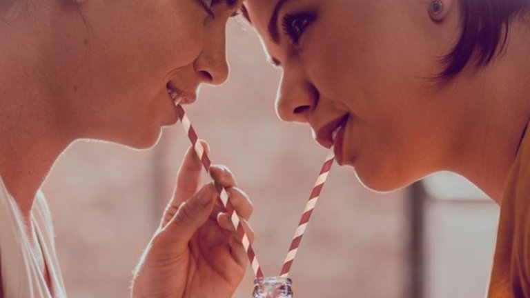 Гневни унгарци призовават за бойкот на Coca-Cola заради серия билбордове