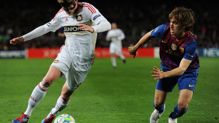 Централен защитник: Марк Муниеса Един от напусналите Барселона. От 2013-а е футболист на Стоук Сити.