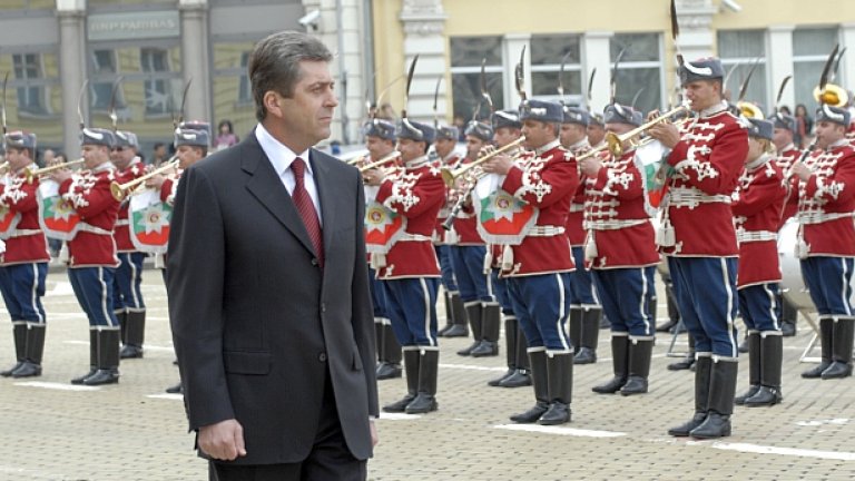 Президентът Георги Първанов прие за последен път като главнокомандващ военния парад на Българската армия