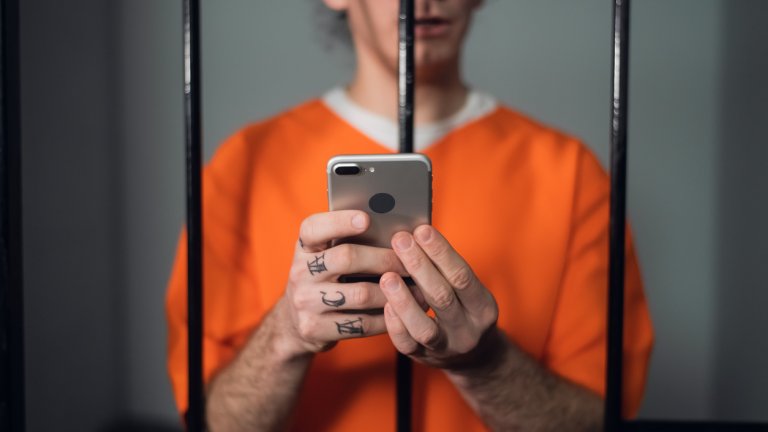 И какво се крие зад успеха на видеата, заснети в килиите