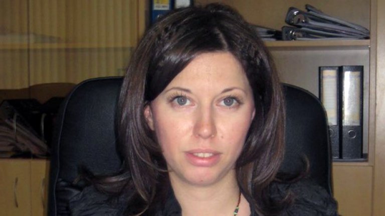 Половин година прокуратурата търси дипломата-фалшификат на Калина Илиева...