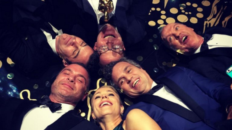 Лийв Шрайбър, Maрк Ръфало, Рейчъл Макадамс и Майкъл Кийтън в уникално селфи, посветено на филма "Спотлайт" и пуснато в профила на Шрайбър в Instagram