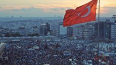 Протест на преподаватели и студенти в Истанбул