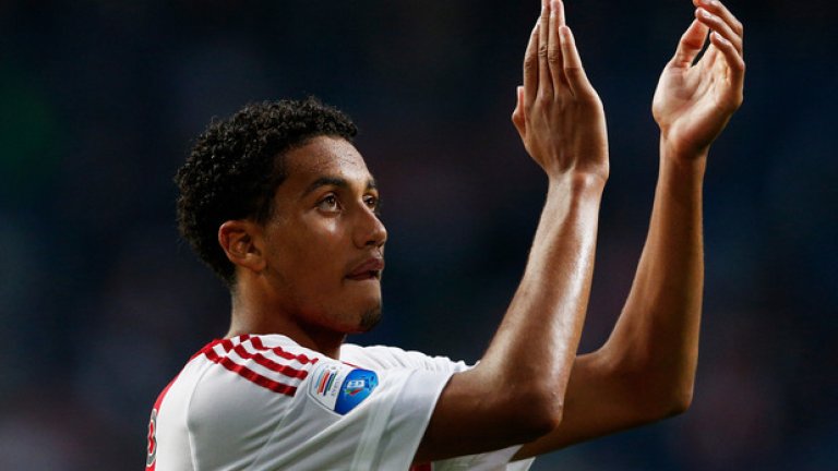 9. Жаиро Ридевалд (Аякс).
На 20 години в негово лице Аякс и Холандия имат своя Венсан Компани. За толкова млад централният защитник има невероятни качества на лидер.
Стана най-младият дебютант с гол в историята на Аякс, когато вкара на 17 години и 103 дни. Изнася смело топката с високо вдигната глава като в добрите традиции на холандския футбол.