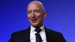 Петиции набелязват основателя на Amazon с абсурдни искания спрямо него