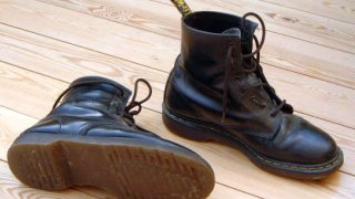 Dr_Martens,_black,_old