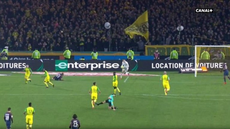 Тони Шапрон е отстранен за неопределено време