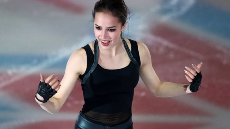 16-годишната фигуристка, която спечели злато и сребро на Олимпийските игри в Пьончан, излезе на леда в кожен панталон и кожено яке, което впоследствие свали, и се превърна в същинска Лара Крофт.