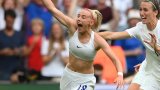 Клоуи Кели отбеляза победното попадение и на финала на Евро 2022. На следващия ден покори всички челни страници на спортните издания с радостта си, при която свали фланелката си и ликува по спортен сутиен без никакви задръжки. Три години по-късно направи така, че "лъвиците" на Англия да защитят европейската си титла.