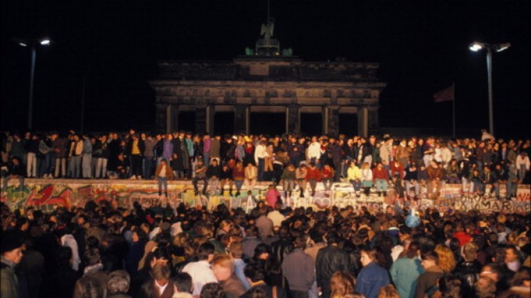 Кулминация на празненствата около Стената в Берлин 