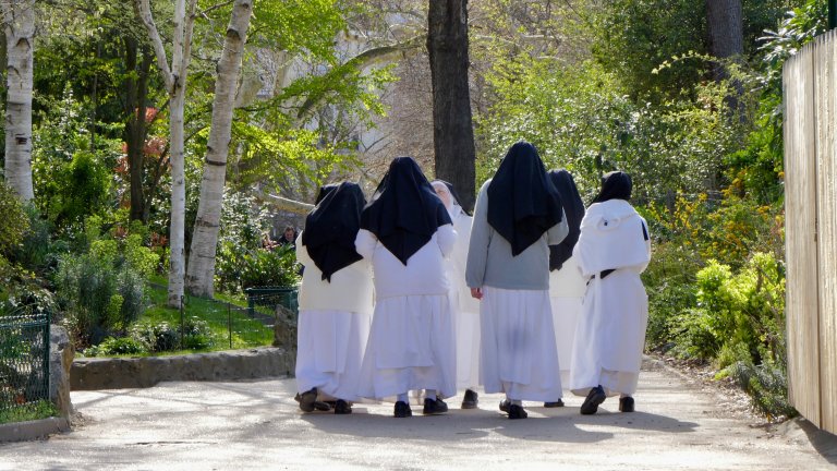 Битката за нова църква в Южна Франция се ожесточи