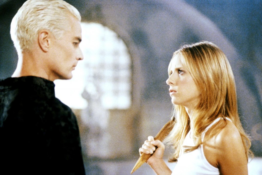 Buffy the Vampire Slayer / "Бъфи, убийцата на вампири"
От 1997 до 2003 г. Сара Мишел Гелар владееше телевизионния ефир с ролята си на Бъфи, призвана да се бори със злото. Вампири, демони и вещици - всички те водеха битка с Бъфи и приятелите ѝ, а зрителите в България се залепяха за Fox Life, за да видят какво ще се случи в следващия епизод.