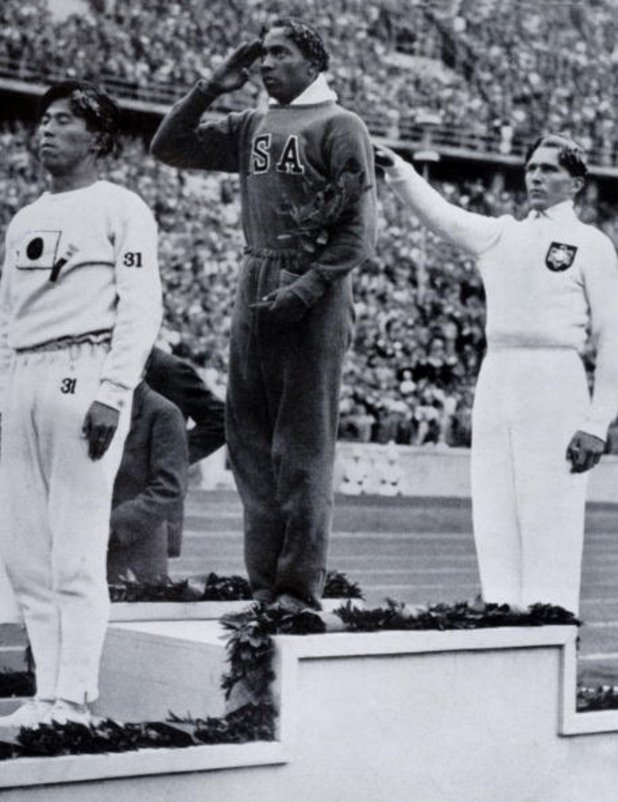 Джеси Оуенс побеждава нацистка Германия в собствения й дом. На Олимпиадата в Берлин през 1936 година, Оуенс печели злато на 100м, 200м, 4х100м щафета и на дълъг скок. 44 години по-късно името му изгрява в Космоса с 6758 Jesseowens.