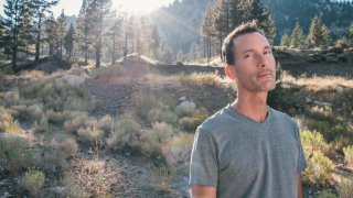 Или как Лари Кук превръща Facebook рекламите в оръжие срещу ваксините