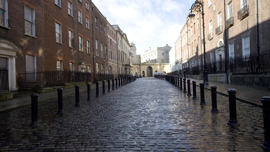 1280px-HENRIETTA_STREET_-_DUBLIN_(402556531)