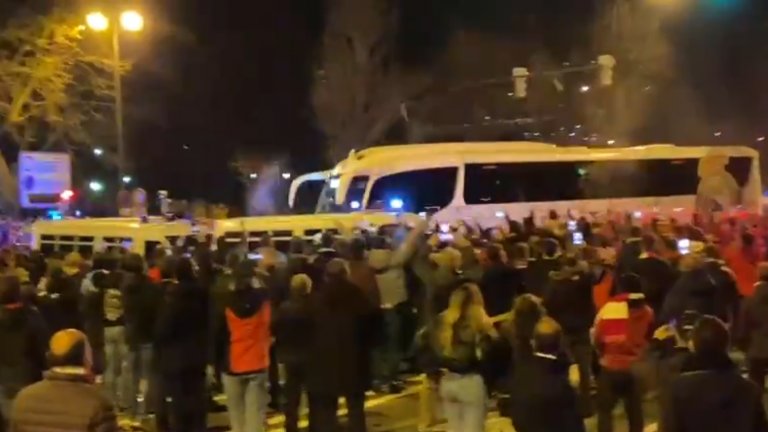 Фенове нападнаха автобуса на Реал Мадрид в Билбао (видео)
