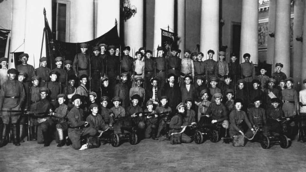 Protección_del_Palacio_Tauride_durante_el_Segundo_Congreso_Regional_de_los_Soviets