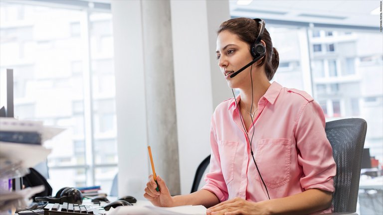 „Добър ден, казвам се Стела, как мога да ви бъда полезна?"