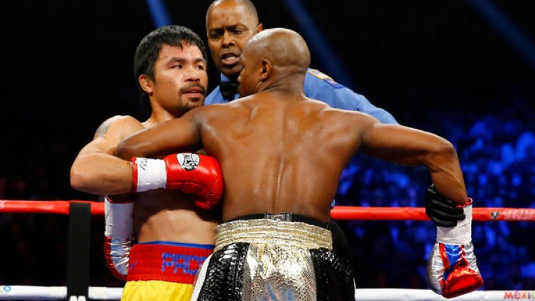 Мани опита обрат след четвъртия рунд.