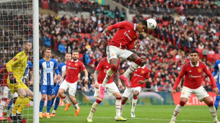 Драма с дузпи класира Юнайтед на финал срещу Сити