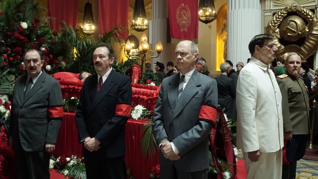 \"Смъртта на Сталин\" (The Death of Stalin)
Тази остроумна сатира на Армандо Янучи разказва за дните непосредствено след смъртта на Сталин през 1953 г. и споровете на  приближените му за това кой да го наследи. Филм, който показва, че никога не сме д