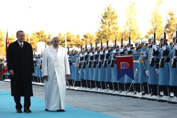 Историческо посещение на папата в Турция