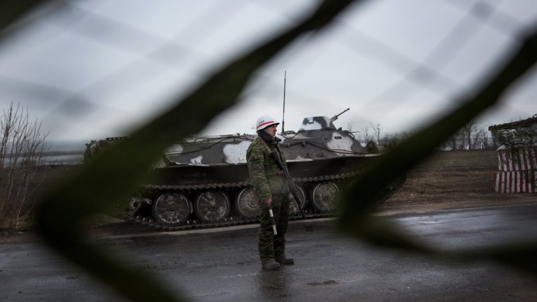 Цистерна с гориво се запали на Кримския мост