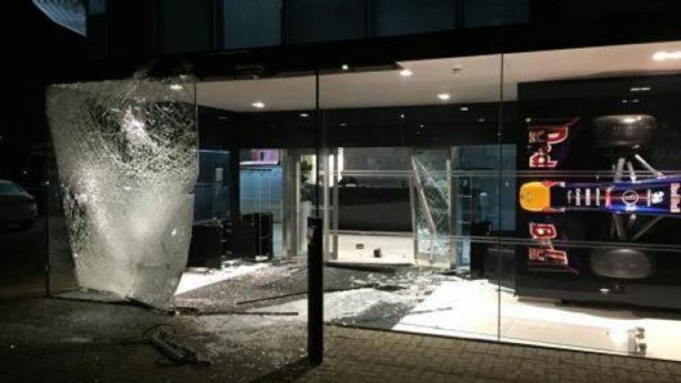Така изглежда "Залата с трофеите" на Red Bull след набега на крадците