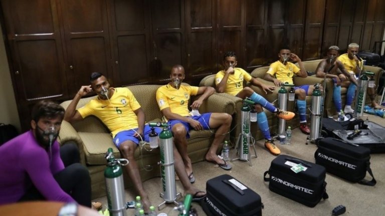 Бразилските футболисти преди двубоя срещу Боливия