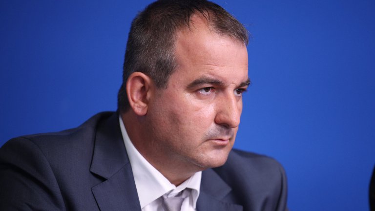 Според Иван Алексиев бившата му партия стои зад нападението, тъй като е получавал заплахи от ръководството ѝ. От "Възраждане" го обвиниха в клевета и търсене на медийно внимание.