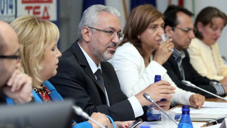 Новата формация се обяви за "безкомпромисна десница"