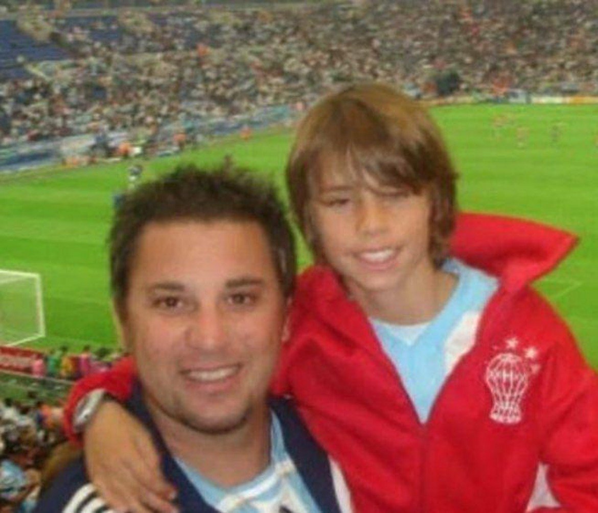 Антонио води сина си Фарид на световното първенство в Германия през 2006 година, но след катастрофа малкото момче умира.