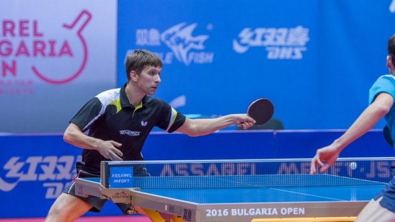 При мъжете състезанието ще бъде между 7-мият в схемата Михаил Пайков от Русия, който надделя с 4 - 2 над Адриен Матент от Франция в драматичния мач от четвъртфиналите късно снощи. Срещу руския състезател ще играе Куентин Робинот от Франция, който победи индиеца Сатиян Гнанасекаран в оспорван двубой, завършил с 4-3. Другият полуфинал ще срещне обещаващия чех Томас Конечни ( 4-ти в схемата) и Юто Кизокури от Япония ( 12-ти в схемата).