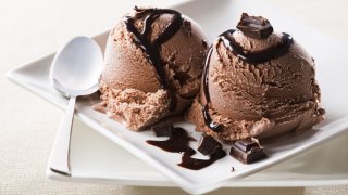 ICE-CREAM-ice-cream-33393419-1366-768