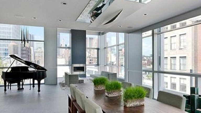 4. Тиери Анри - Френската легенда плати 9 милиона долара за последните 2 етажа на луксозна сграда в Ню Йорк. Мезонетът е с 1709 квадратни метра вътрешна площ, но и още 1300 квадрата в тераси и дворове.