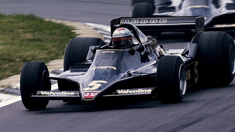 Lotus 78 от 1978 година
Това е последната дизайнерска революция на Чапмън във Формула 1 – превръщането на целия болид в обърнато с главата надолу крило, което създава т.нар „граунд ефект” и осигурява уникално притискане към пистата. Под пода на колата се получава област с по-ниско налягане и при висока скорост автомобилът е като залепен за асфалта. Lotus печели титлата при пилотите и конструкторите през 1978 с Lotus 78 и подобрената му версия 79. Този пробив в аеродинамиката увеличава опасна скоростта на автомобилите, включително и в завоите и през 1983 ФИА забранява „граунд ефекта”.