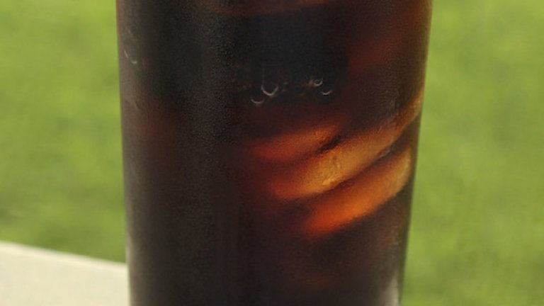 Врана
50 мл "Chambord" правят компания на един кен "Гинес" и пресни къпини. Изсипете лед във висока чаша и добавете къпините. Изсипете ликьора над леда. Всичко отгоре покрийте с "Гинес".