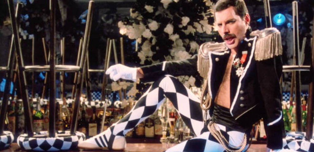 Freddie Mercury - Living On My Own
Може и да му е самотно на лирическия герой в песента, но това е най-добрият начин да предпазиш себе си и околните от заразата.