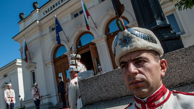 Радостни, зажаднели, депутати...