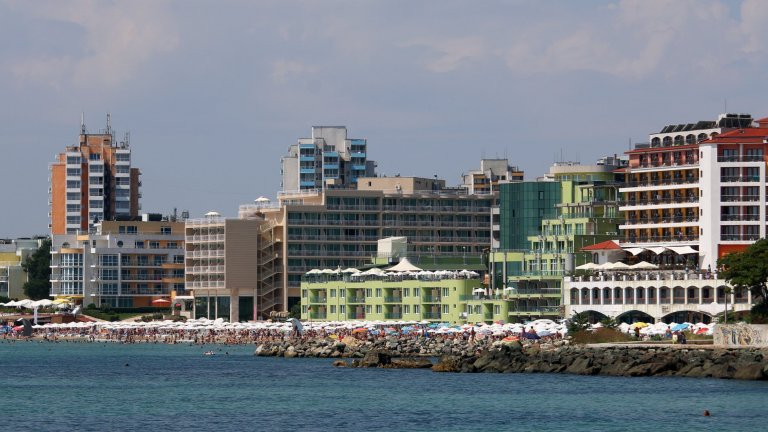 В България ценното време за реорганизация на туризма се изразходва в оплаквания и молби към държавата.