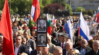 Руският посланик Елеонова Митрофанова изнесе реч за Деня на победата, с която заяви, че се наблюдавало в момента "безпрецедентна в своя мащаб кампания по пренаписването на историята".