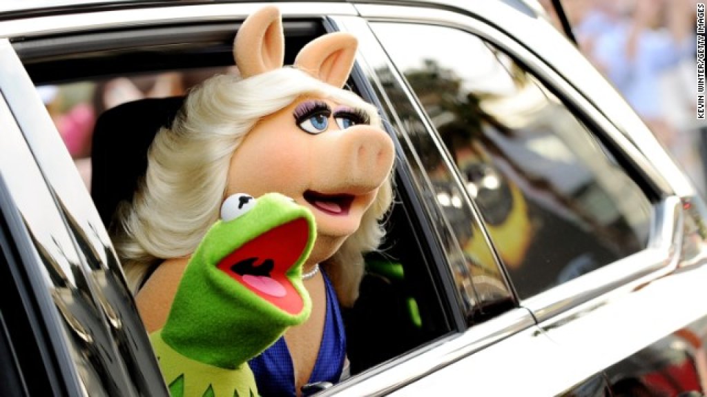 140318182312-01-miss-piggy-and-kermit-story-top
